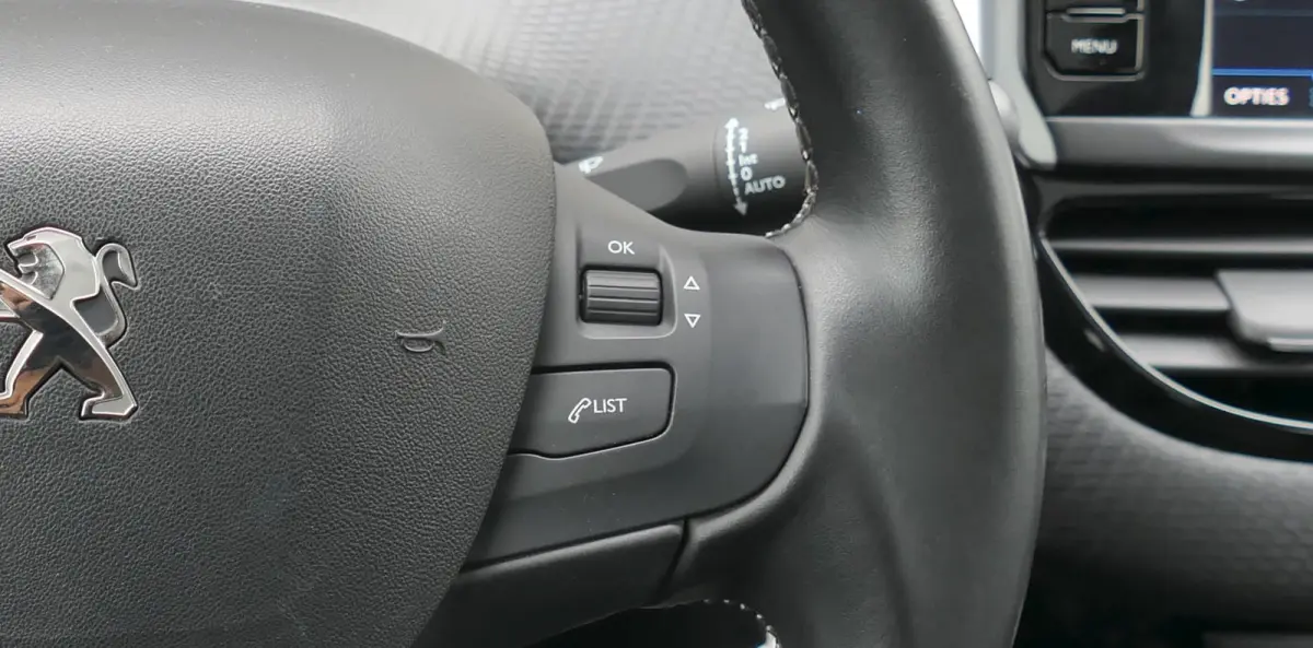 1.2 PureTech Blue Lease Allure | 130 PK | Nieuwe distributieriem | Panoramadak | Climate Control | Achteruitrijcamera | Cruise Control | Trekhaak | Half leder | Lichtmetalen velgen | NAP