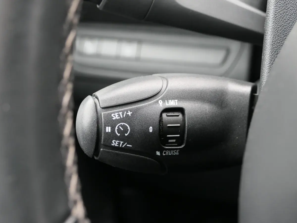 1.2 PureTech Blue Lease Allure | 130 PK | Nieuwe distributieriem | Panoramadak | Climate Control | Achteruitrijcamera | Cruise Control | Trekhaak | Half leder | Lichtmetalen velgen | NAP
