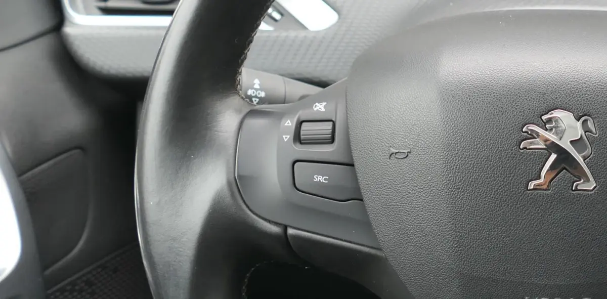 1.2 PureTech Blue Lease Allure | 130 PK | Nieuwe distributieriem | Panoramadak | Climate Control | Achteruitrijcamera | Cruise Control | Trekhaak | Half leder | Lichtmetalen velgen | NAP