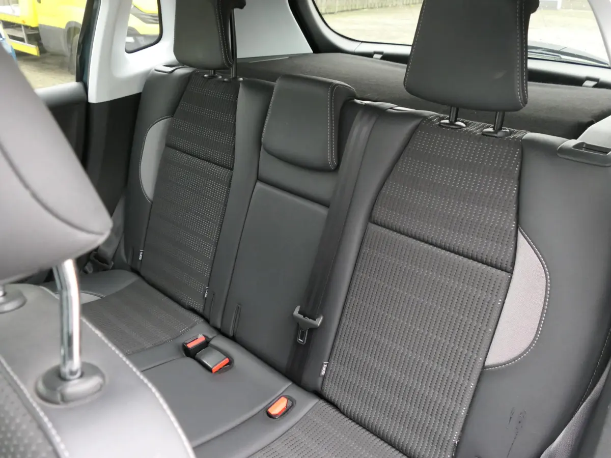 1.2 PureTech Blue Lease Allure | 130 PK | Nieuwe distributieriem | Panoramadak | Climate Control | Achteruitrijcamera | Cruise Control | Trekhaak | Half leder | Lichtmetalen velgen | NAP