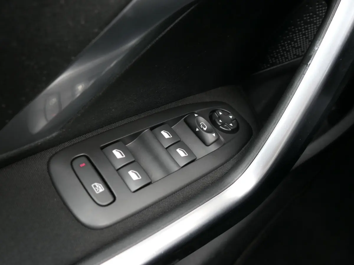 1.2 PureTech Blue Lease Allure | 130 PK | Nieuwe distributieriem | Panoramadak | Climate Control | Achteruitrijcamera | Cruise Control | Trekhaak | Half leder | Lichtmetalen velgen | NAP