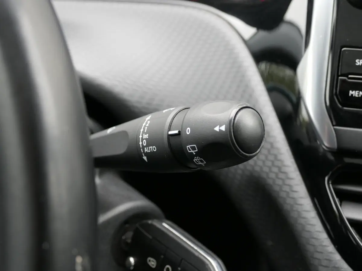 1.2 PureTech Blue Lease Allure | 130 PK | Nieuwe distributieriem | Panoramadak | Climate Control | Achteruitrijcamera | Cruise Control | Trekhaak | Half leder | Lichtmetalen velgen | NAP