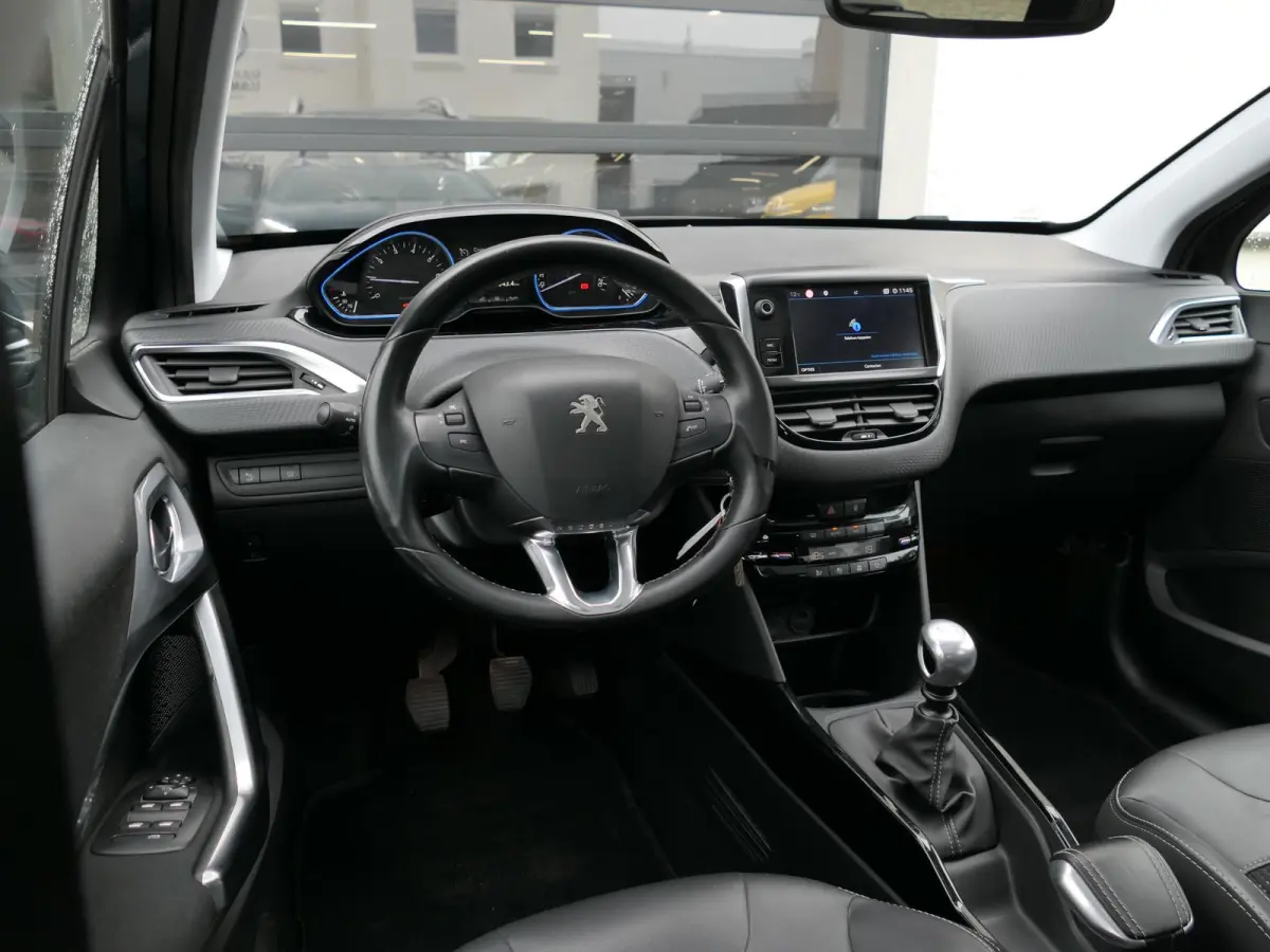 1.2 PureTech Blue Lease Allure | 130 PK | Nieuwe distributieriem | Panoramadak | Climate Control | Achteruitrijcamera | Cruise Control | Trekhaak | Half leder | Lichtmetalen velgen | NAP