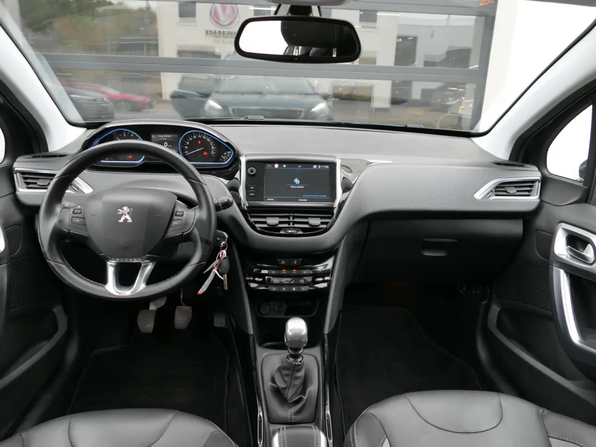1.2 PureTech Blue Lease Allure | 130 PK | Nieuwe distributieriem | Panoramadak | Climate Control | Achteruitrijcamera | Cruise Control | Trekhaak | Half leder | Lichtmetalen velgen | NAP