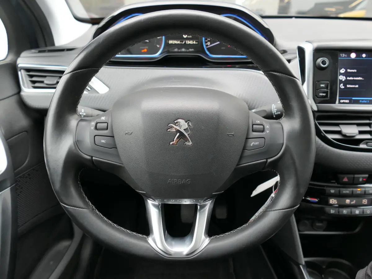 1.2 PureTech Blue Lease Allure | 130 PK | Nieuwe distributieriem | Panoramadak | Climate Control | Achteruitrijcamera | Cruise Control | Trekhaak | Half leder | Lichtmetalen velgen | NAP