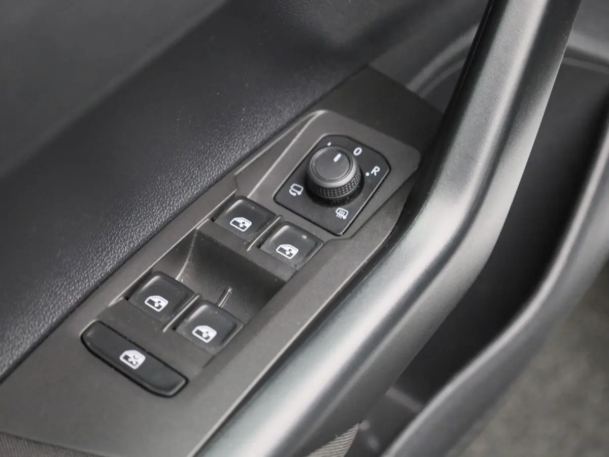 1.0 TSI Life | Automaat | Apple Carplay / Android Auto | Achteruitrijcamera | Lichtmetalen Velgen