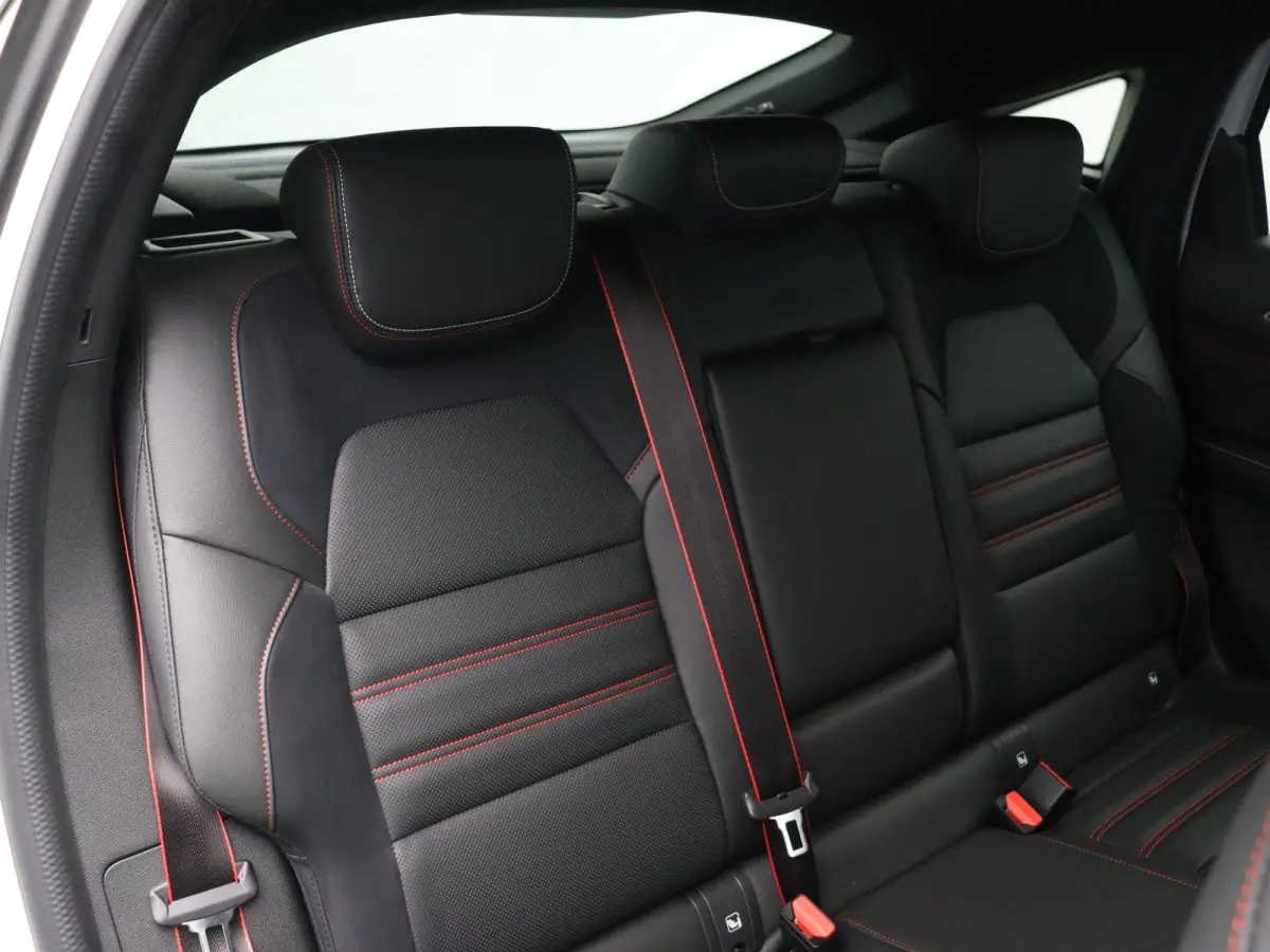 1.6 E-Tech Hybrid 145 R.S. Line | Stoel & Stuur verwarming | Grootscherm Navigatie | Adaptive Cruise |