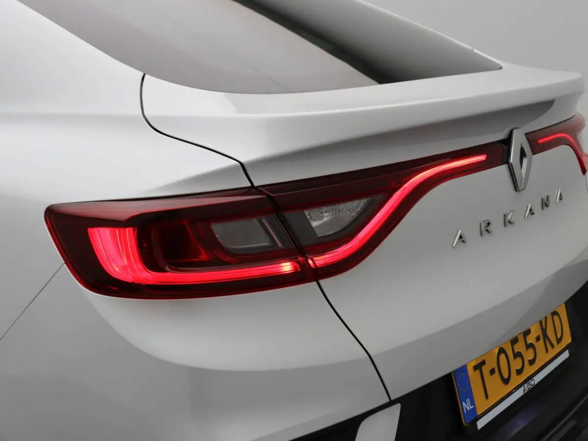 1.6 E-Tech Hybrid 145 R.S. Line | Stoel & Stuur verwarming | Grootscherm Navigatie | Adaptive Cruise |