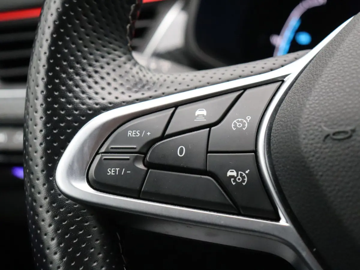 1.6 E-Tech Hybrid 145 R.S. Line | Stoel & Stuur verwarming | Grootscherm Navigatie | Adaptive Cruise |