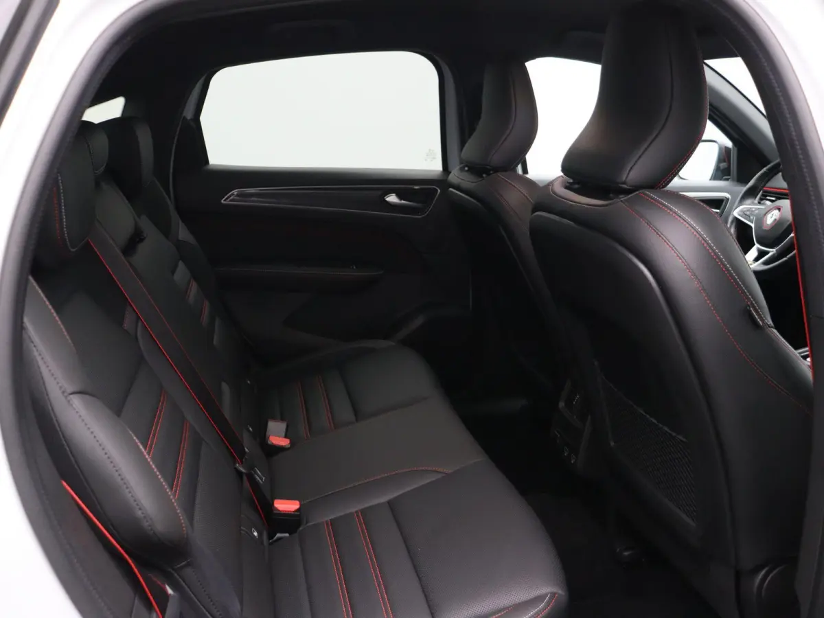 1.6 E-Tech Hybrid 145 R.S. Line | Stoel & Stuur verwarming | Grootscherm Navigatie | Adaptive Cruise |