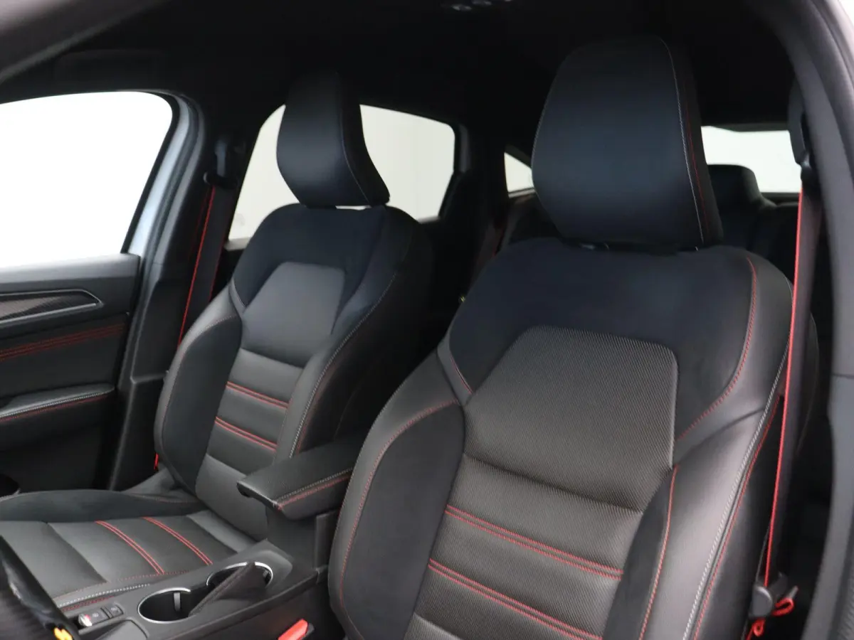 1.6 E-Tech Hybrid 145 R.S. Line | Stoel & Stuur verwarming | Grootscherm Navigatie | Adaptive Cruise |