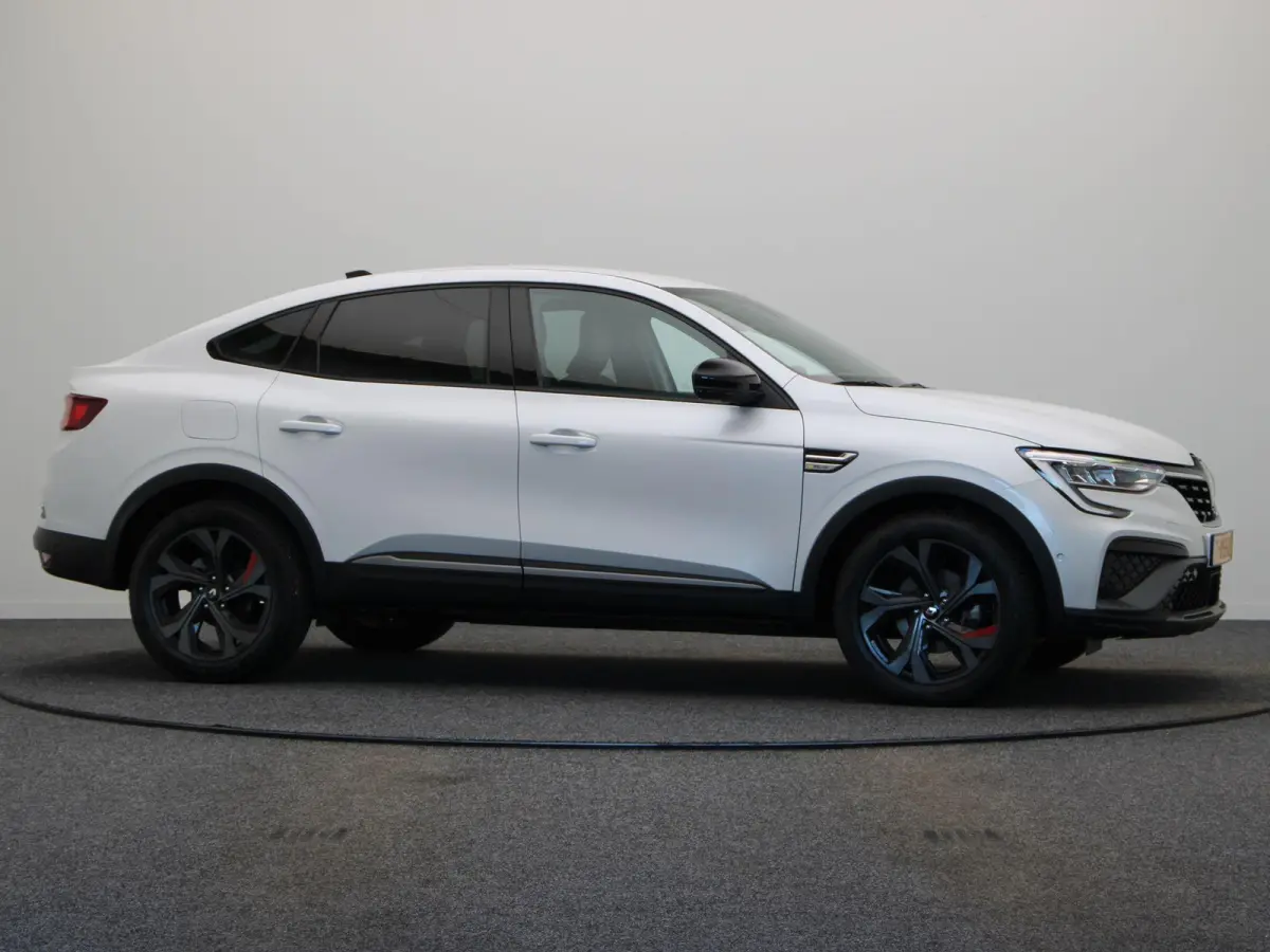 1.6 E-Tech Hybrid 145 R.S. Line | Stoel & Stuur verwarming | Grootscherm Navigatie | Adaptive Cruise |