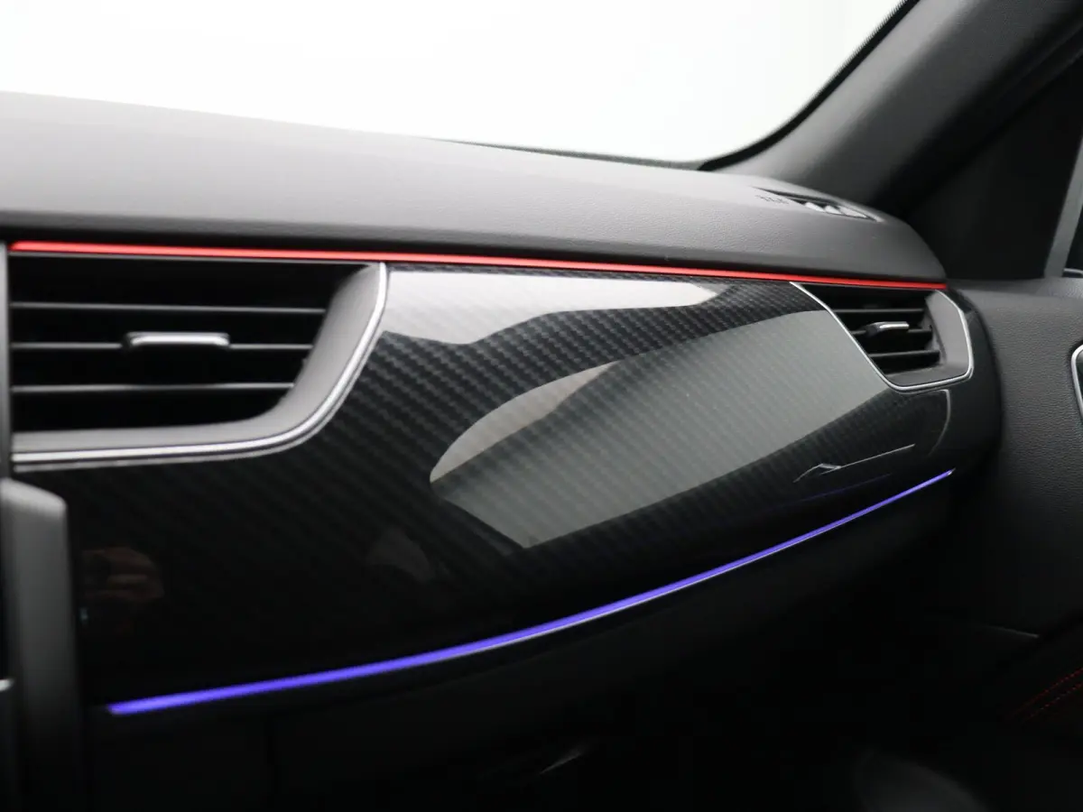 1.6 E-Tech Hybrid 145 R.S. Line | Stoel & Stuur verwarming | Grootscherm Navigatie | Adaptive Cruise |