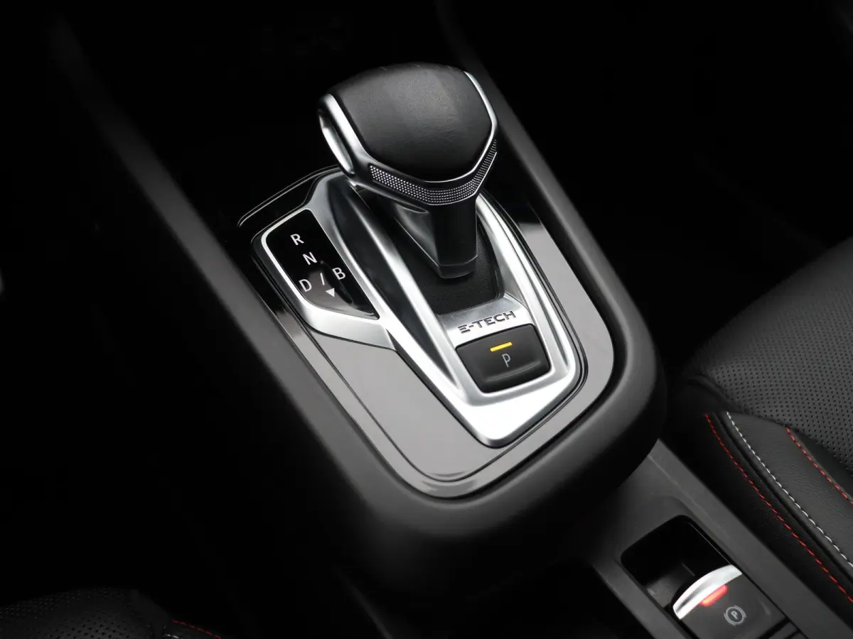 1.6 E-Tech Hybrid 145 R.S. Line | Stoel & Stuur verwarming | Grootscherm Navigatie | Adaptive Cruise |