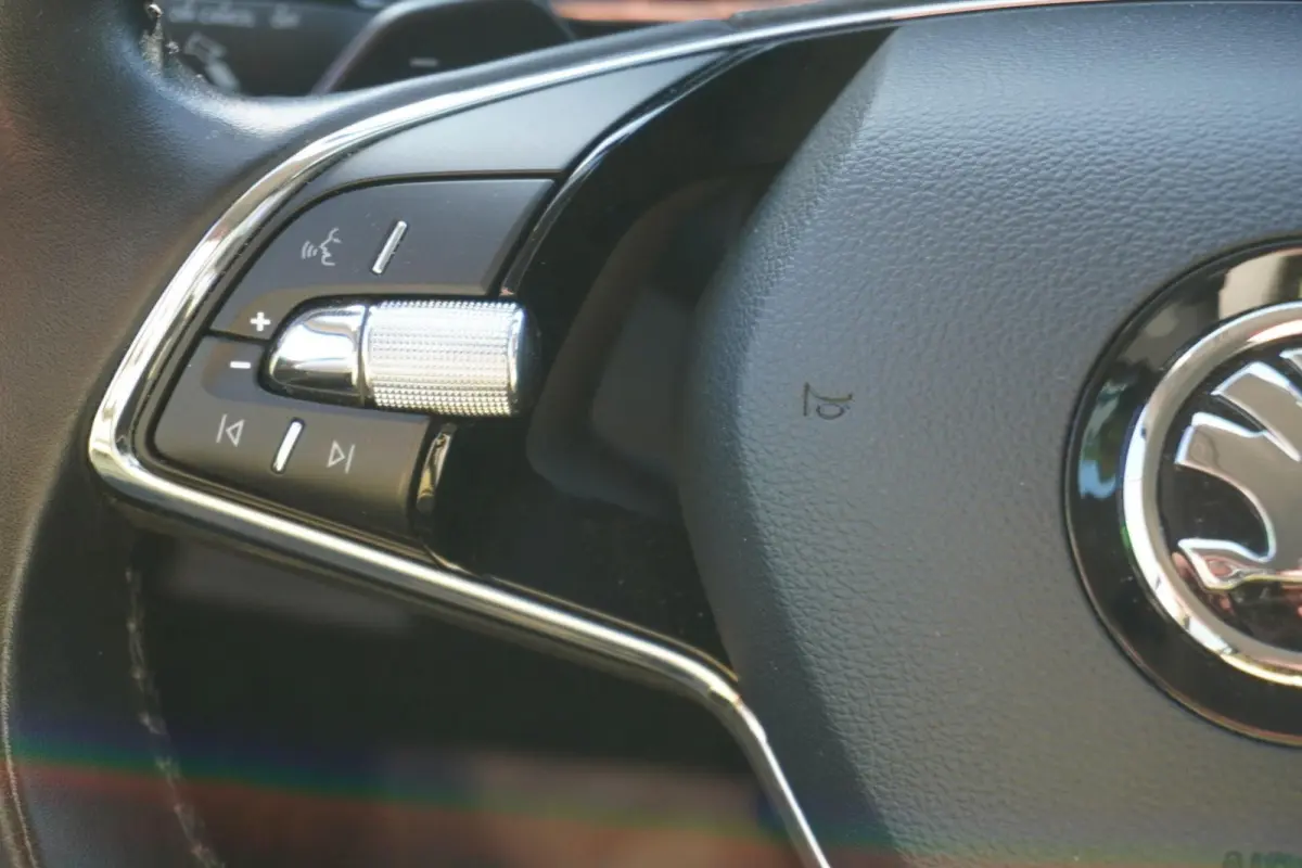 1.0 e-TSI 110pk Ambition | Trekhaak | Navigatie | PDC Achter | SmartLink | Cruise Control
