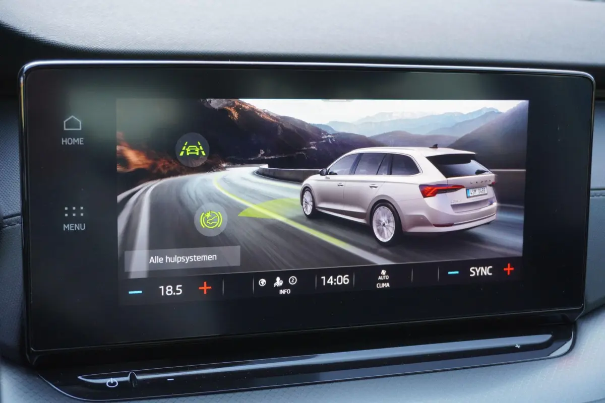 1.0 e-TSI 110pk Ambition | Trekhaak | Navigatie | PDC Achter | SmartLink | Cruise Control
