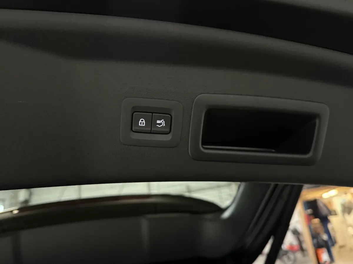 2.5 E-SKYACTIV G 141 M HYBRID Homura | PANO | BOSE