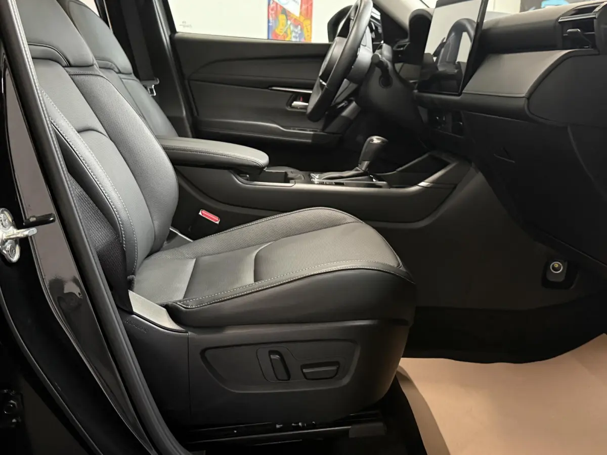 2.5 E-SKYACTIV G 141 M HYBRID Homura | PANO | BOSE