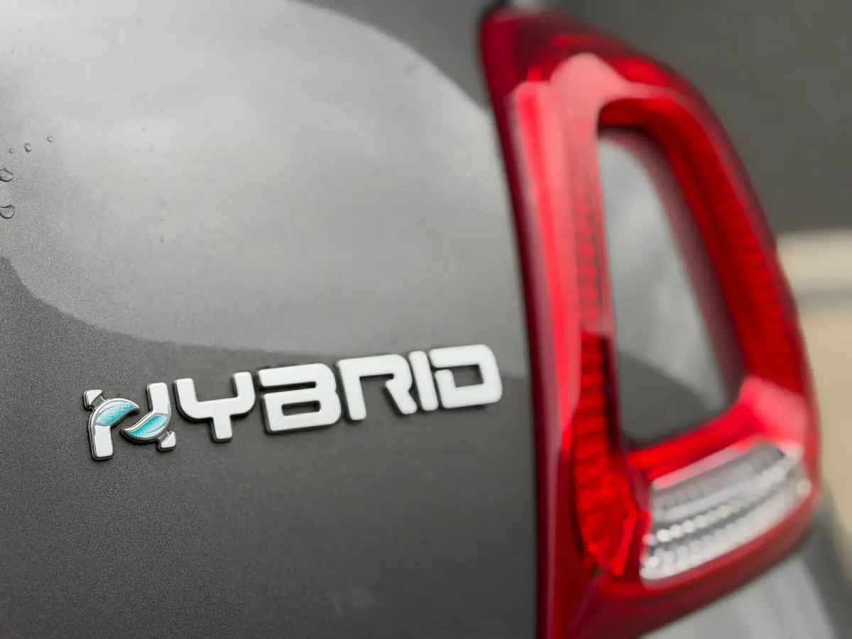 1.0 Hybrid Lounge (6-BAK, BLUETOOTH, MULTIMEDIA, PARKEERSENSOREN, CRUISE CONTROL, GOED ONDERHOUDEN, ETC!)