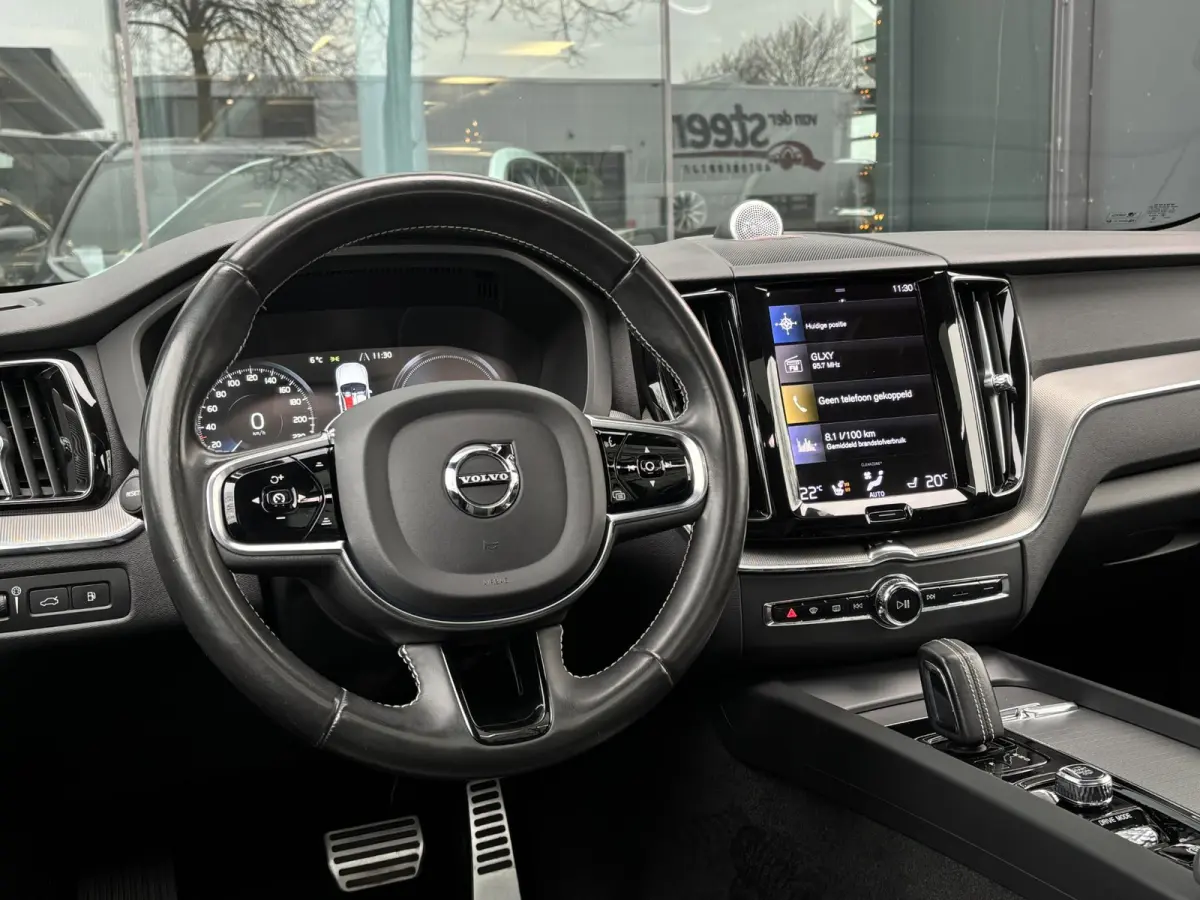 2.0 T8 Plug-in hybrid AWD R-Design B&W Surround | Schuifdak | Memory