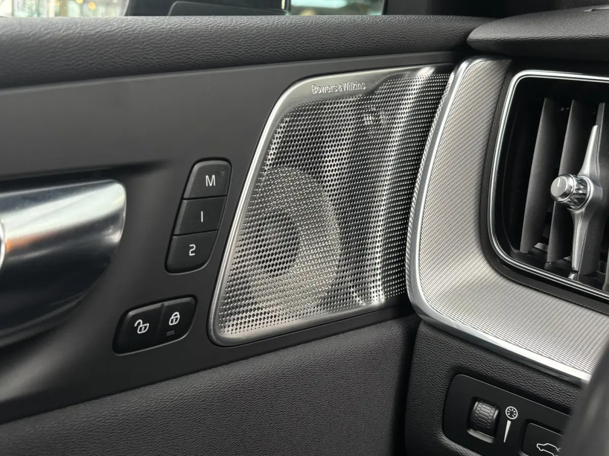 2.0 T8 Plug-in hybrid AWD R-Design B&W Surround | Schuifdak | Memory