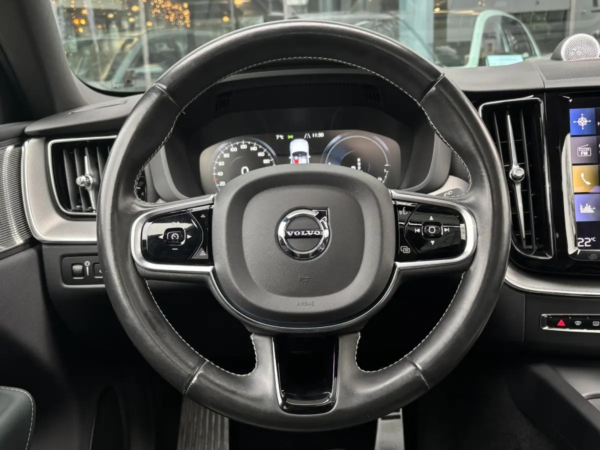 2.0 T8 Plug-in hybrid AWD R-Design B&W Surround | Schuifdak | Memory