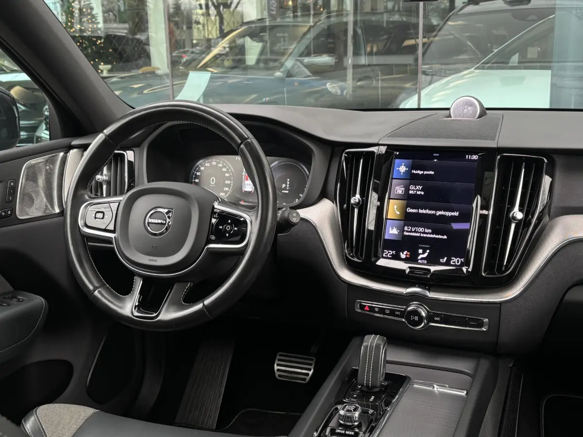 2.0 T8 Plug-in hybrid AWD R-Design B&W Surround | Schuifdak | Memory