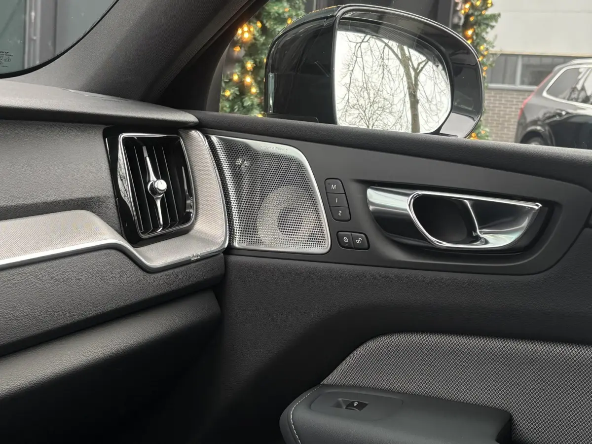 2.0 T8 Plug-in hybrid AWD R-Design B&W Surround | Schuifdak | Memory