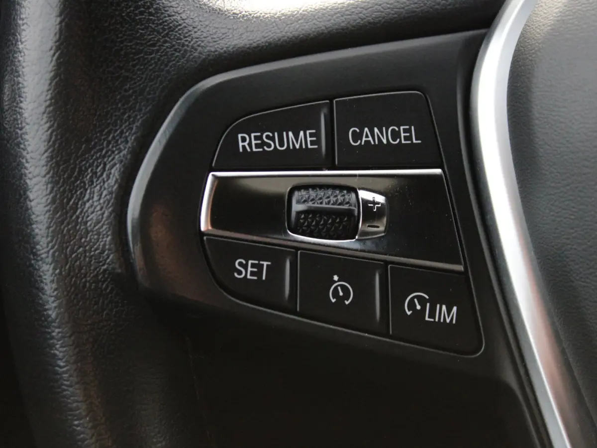 118i CARPLAY I VIRTUAL I SFEERVERL. I CRUISE I LED I ST+STUUR VERWR. I PDC V+A I