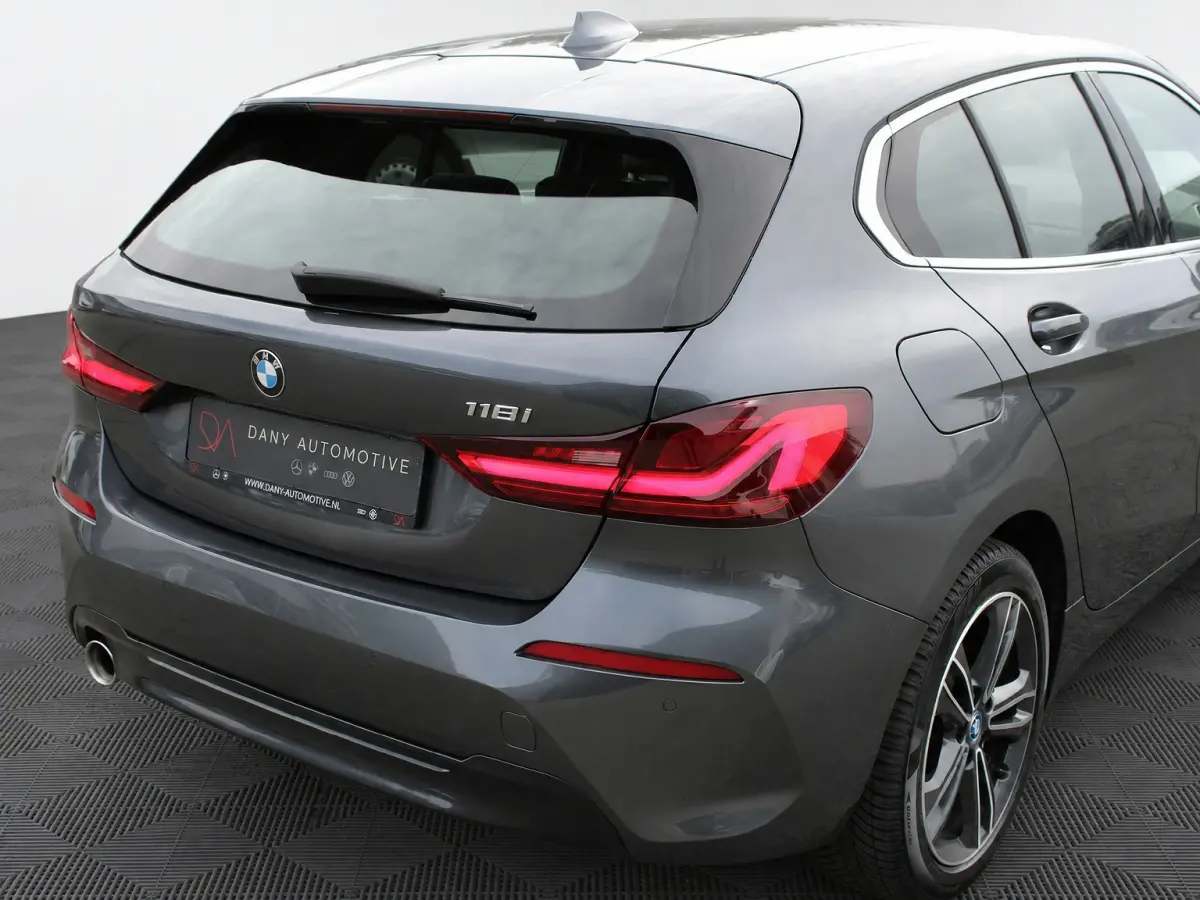 118i CARPLAY I VIRTUAL I SFEERVERL. I CRUISE I LED I ST+STUUR VERWR. I PDC V+A I