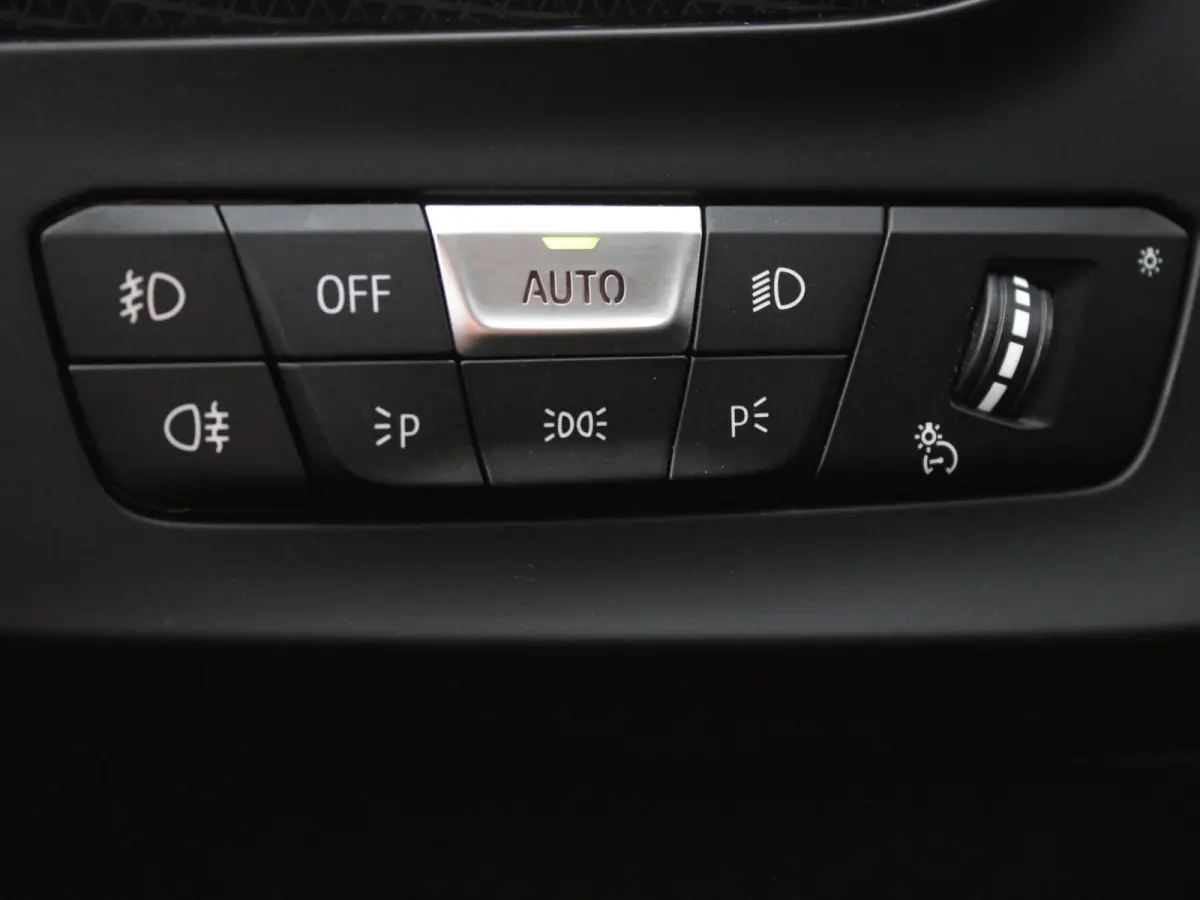 118i CARPLAY I VIRTUAL I SFEERVERL. I CRUISE I LED I ST+STUUR VERWR. I PDC V+A I