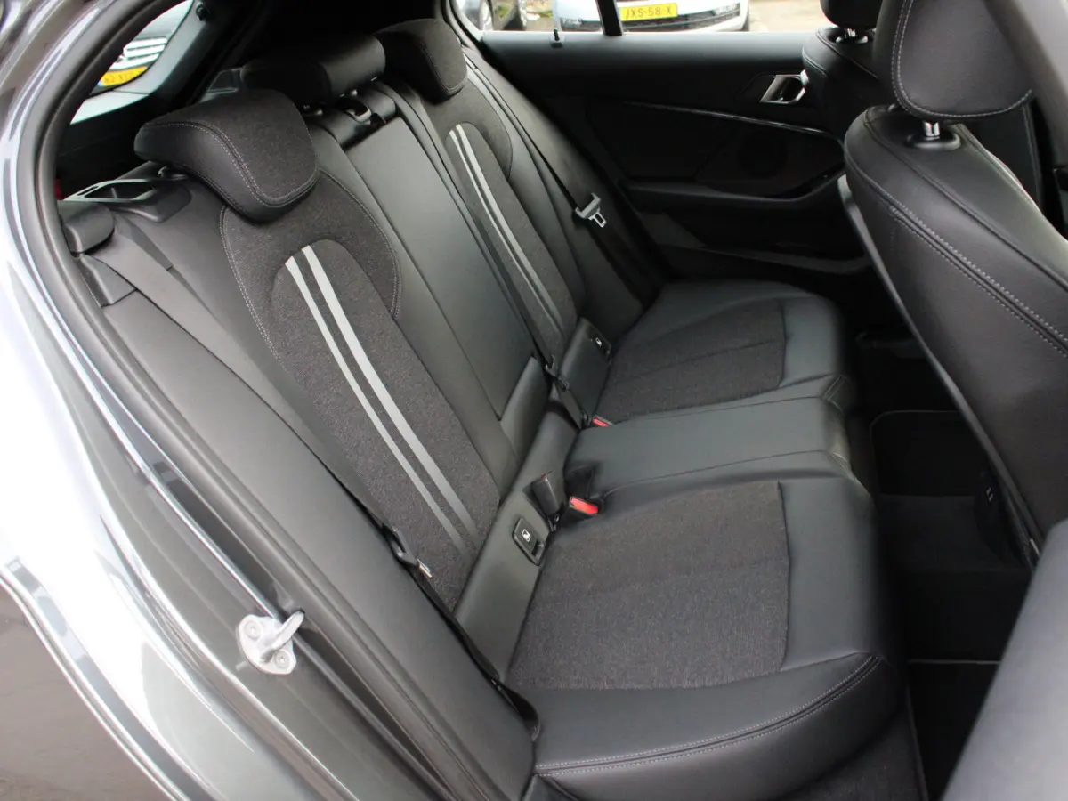 118i CARPLAY I VIRTUAL I SFEERVERL. I CRUISE I LED I ST+STUUR VERWR. I PDC V+A I