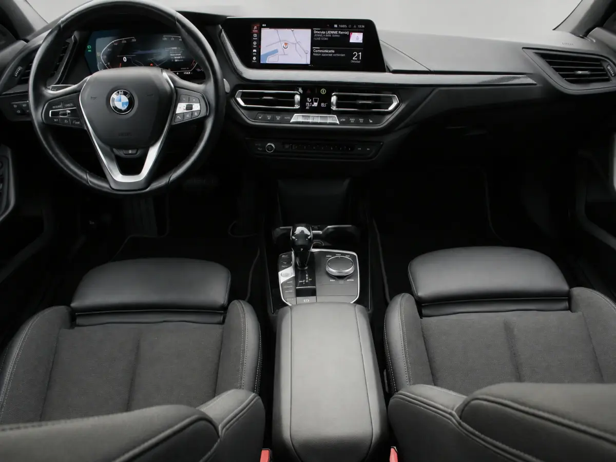 118i CARPLAY I VIRTUAL I SFEERVERL. I CRUISE I LED I ST+STUUR VERWR. I PDC V+A I