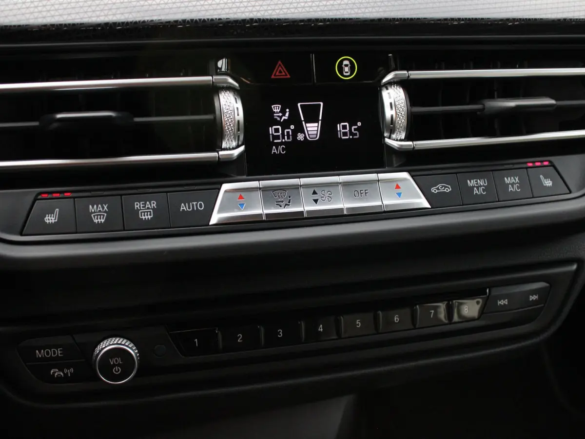 118i CARPLAY I VIRTUAL I SFEERVERL. I CRUISE I LED I ST+STUUR VERWR. I PDC V+A I