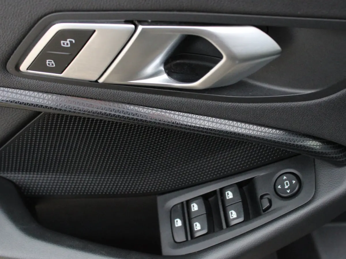 118i CARPLAY I VIRTUAL I SFEERVERL. I CRUISE I LED I ST+STUUR VERWR. I PDC V+A I