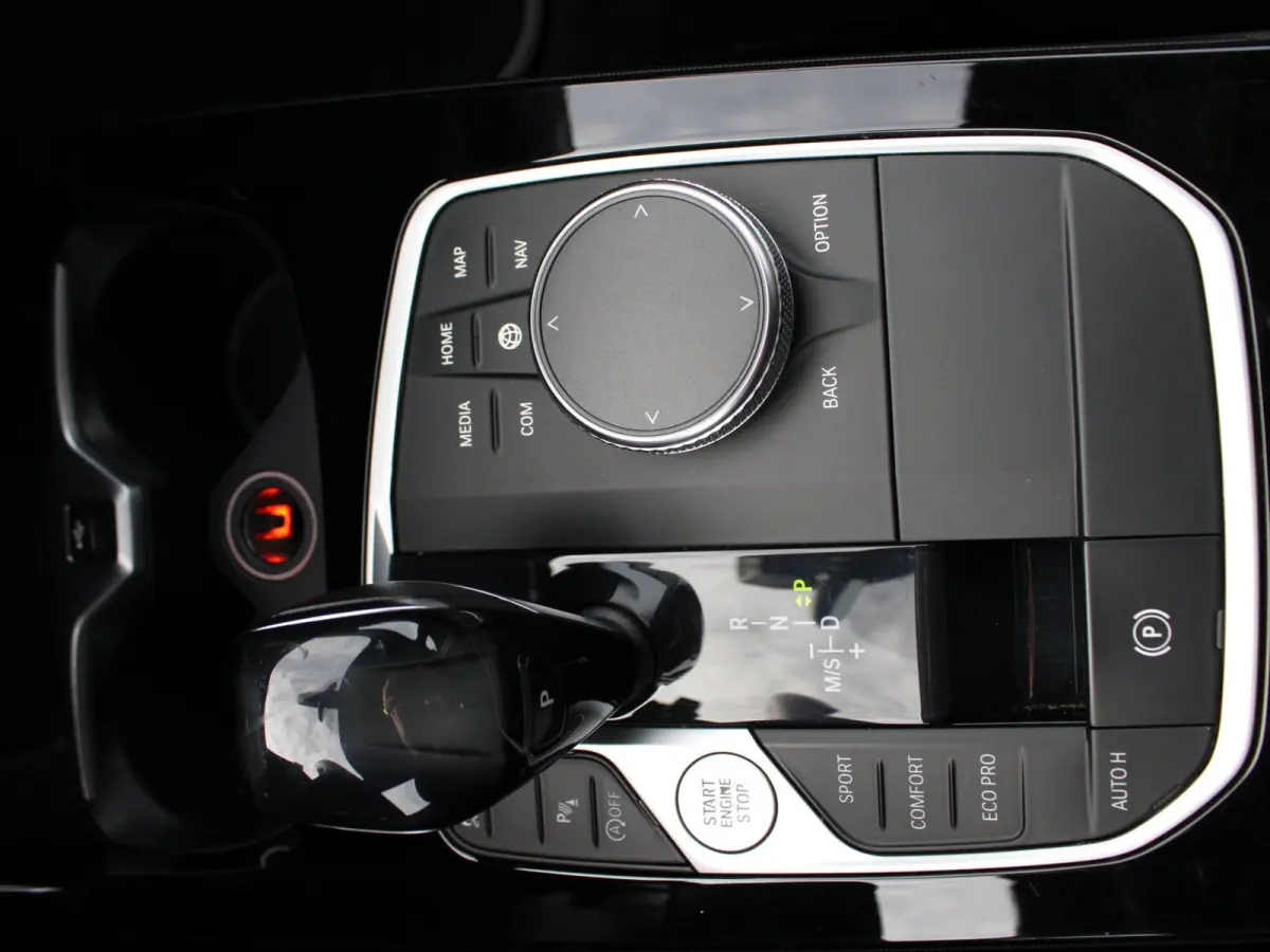 118i CARPLAY I VIRTUAL I SFEERVERL. I CRUISE I LED I ST+STUUR VERWR. I PDC V+A I