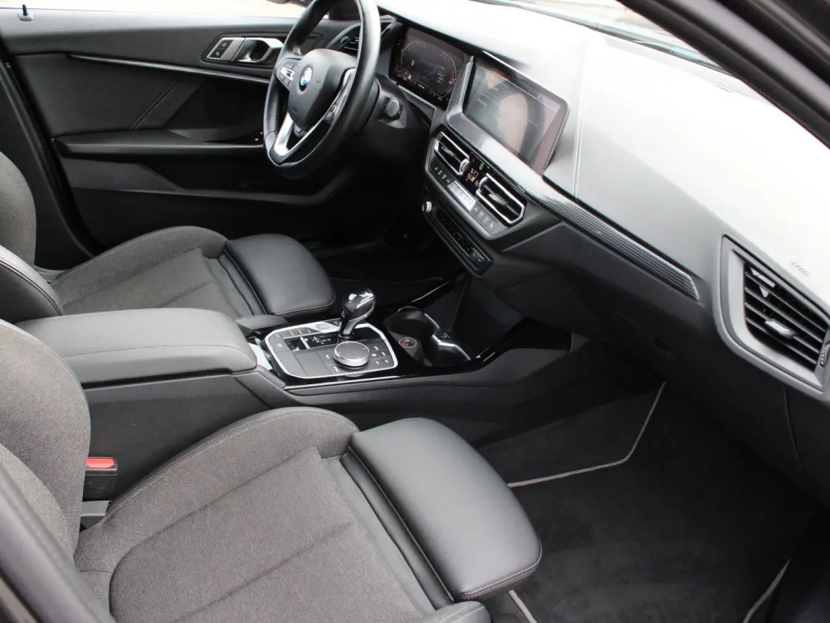 118i CARPLAY I VIRTUAL I SFEERVERL. I CRUISE I LED I ST+STUUR VERWR. I PDC V+A I