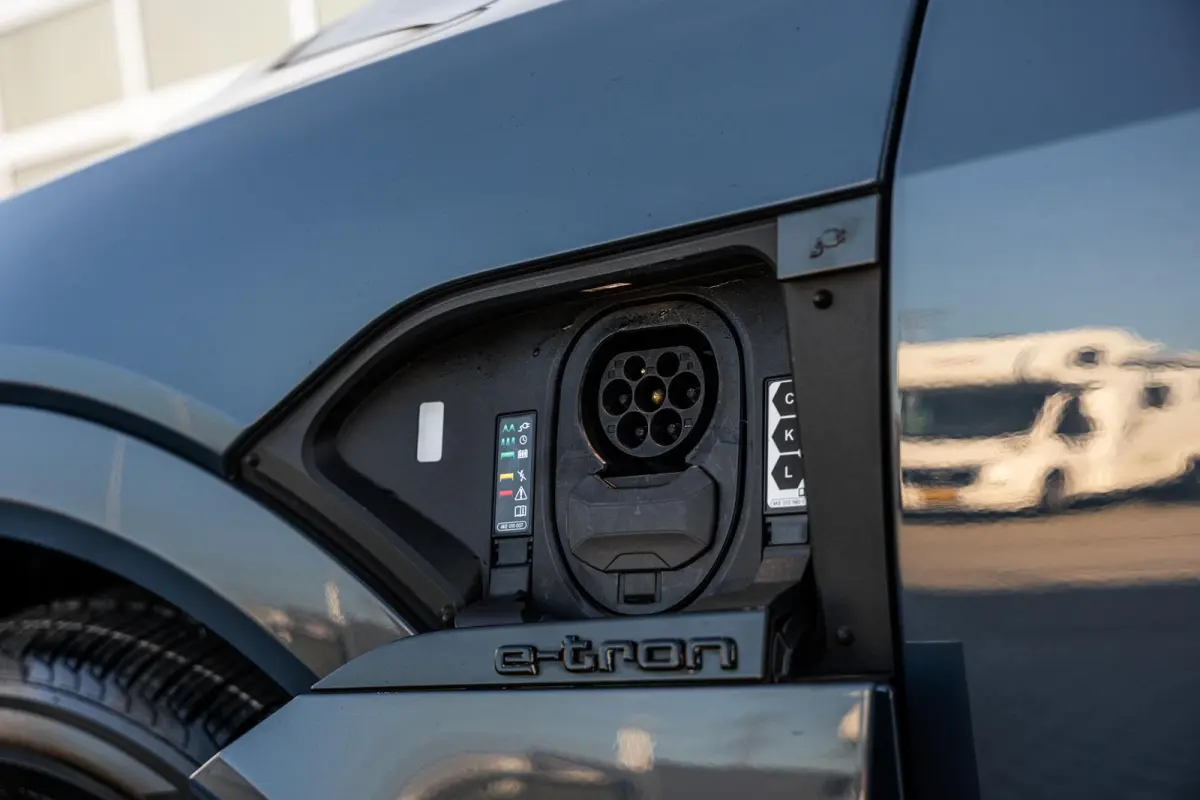 55 408pk quattro Advanced edition 115 kWh | Trekhaak | Luchtvering | Achteruitrijcamera