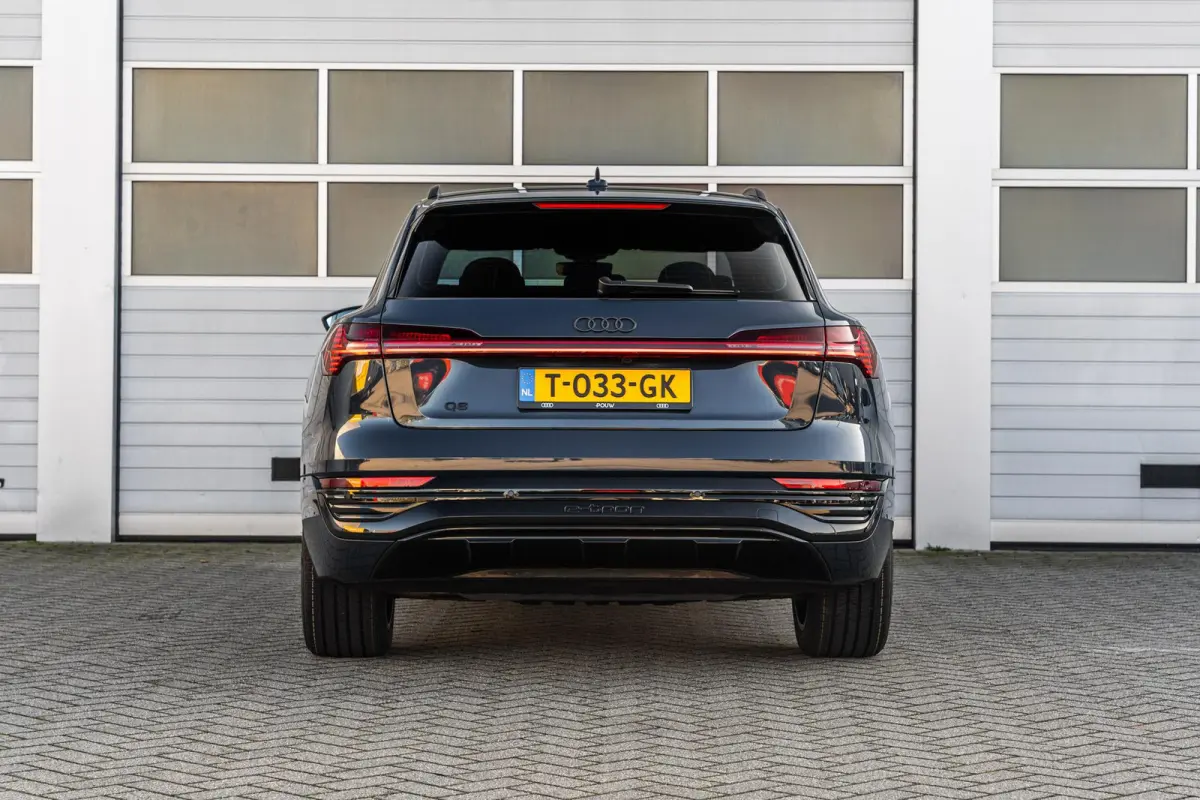 55 408pk quattro Advanced edition 115 kWh | Trekhaak | Luchtvering | Achteruitrijcamera