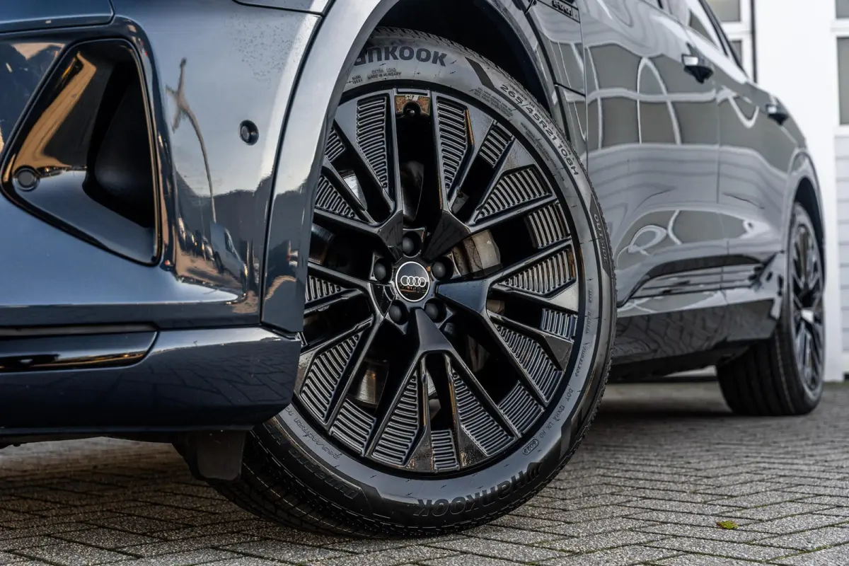 55 408pk quattro Advanced edition 115 kWh | Trekhaak | Luchtvering | Achteruitrijcamera