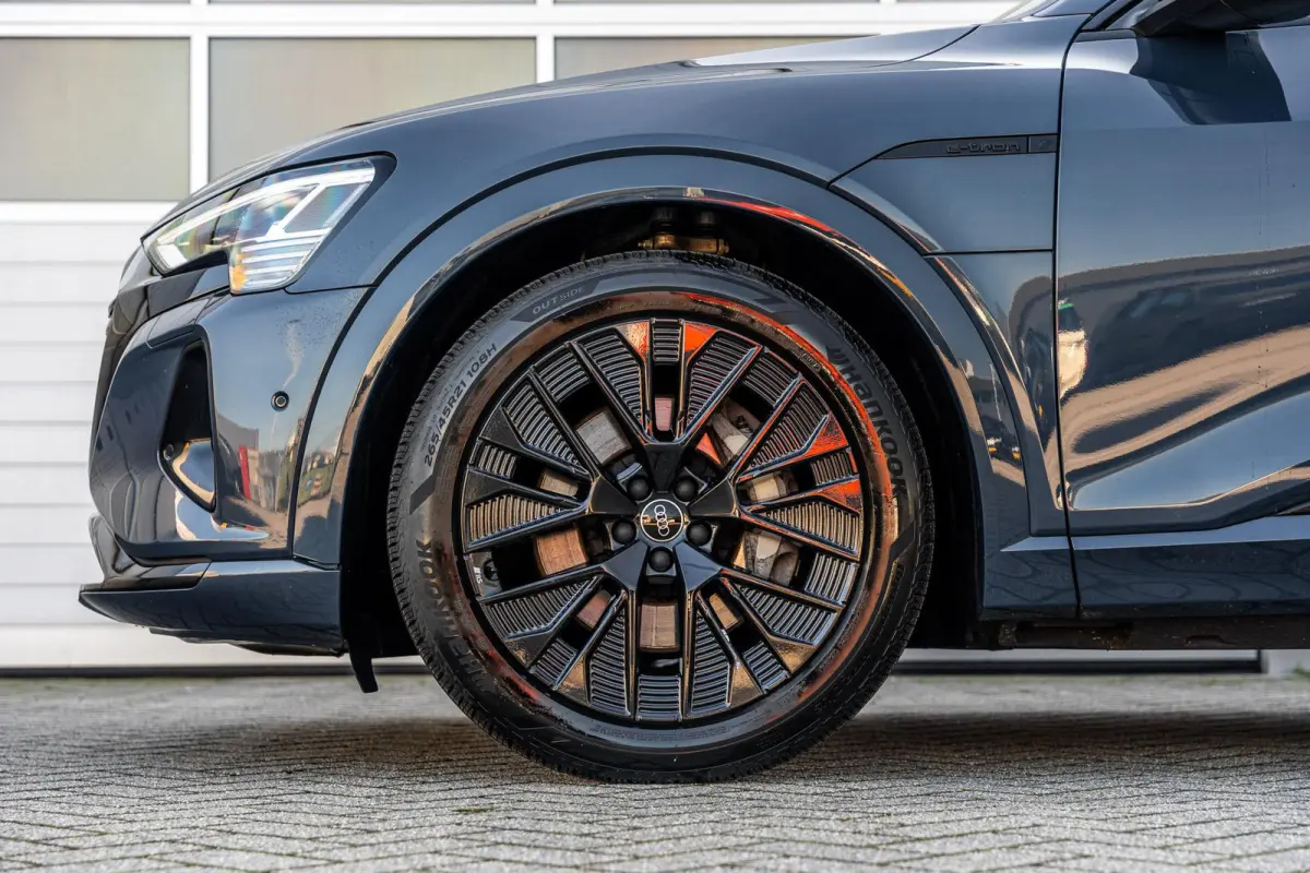 55 408pk quattro Advanced edition 115 kWh | Trekhaak | Luchtvering | Achteruitrijcamera