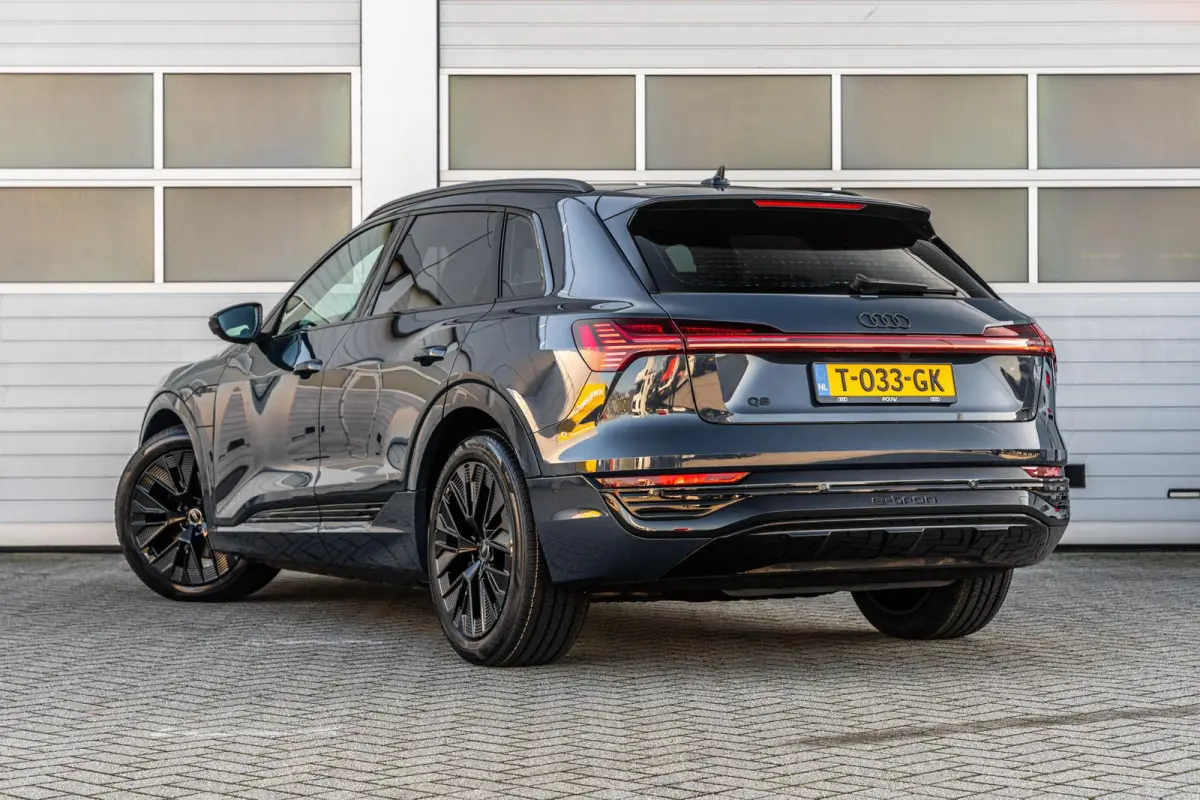 55 408pk quattro Advanced edition 115 kWh | Trekhaak | Luchtvering | Achteruitrijcamera