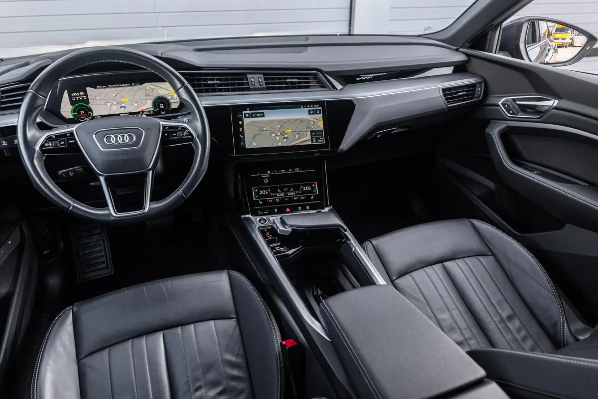 55 408pk quattro Advanced edition 115 kWh | Trekhaak | Luchtvering | Achteruitrijcamera