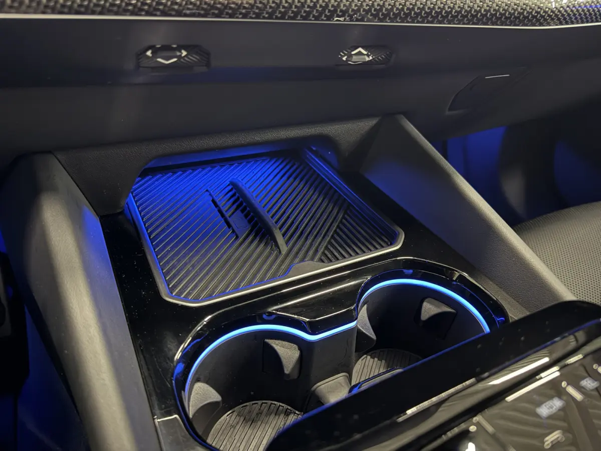 520i M-Sport PANO/TREKHAAK/ICONIC/H&K/HEAD-UP/360CAMERA/VENTILATIE//DRIVING ASS.PRO/ADAPTIVE-LED/19"M-SPORT/STANDKACHEL/BROOKLYN-GRAU/FABRIEKS-GARANTIE tm 05-2028, NET GROTE OH BEURT GEHAD B