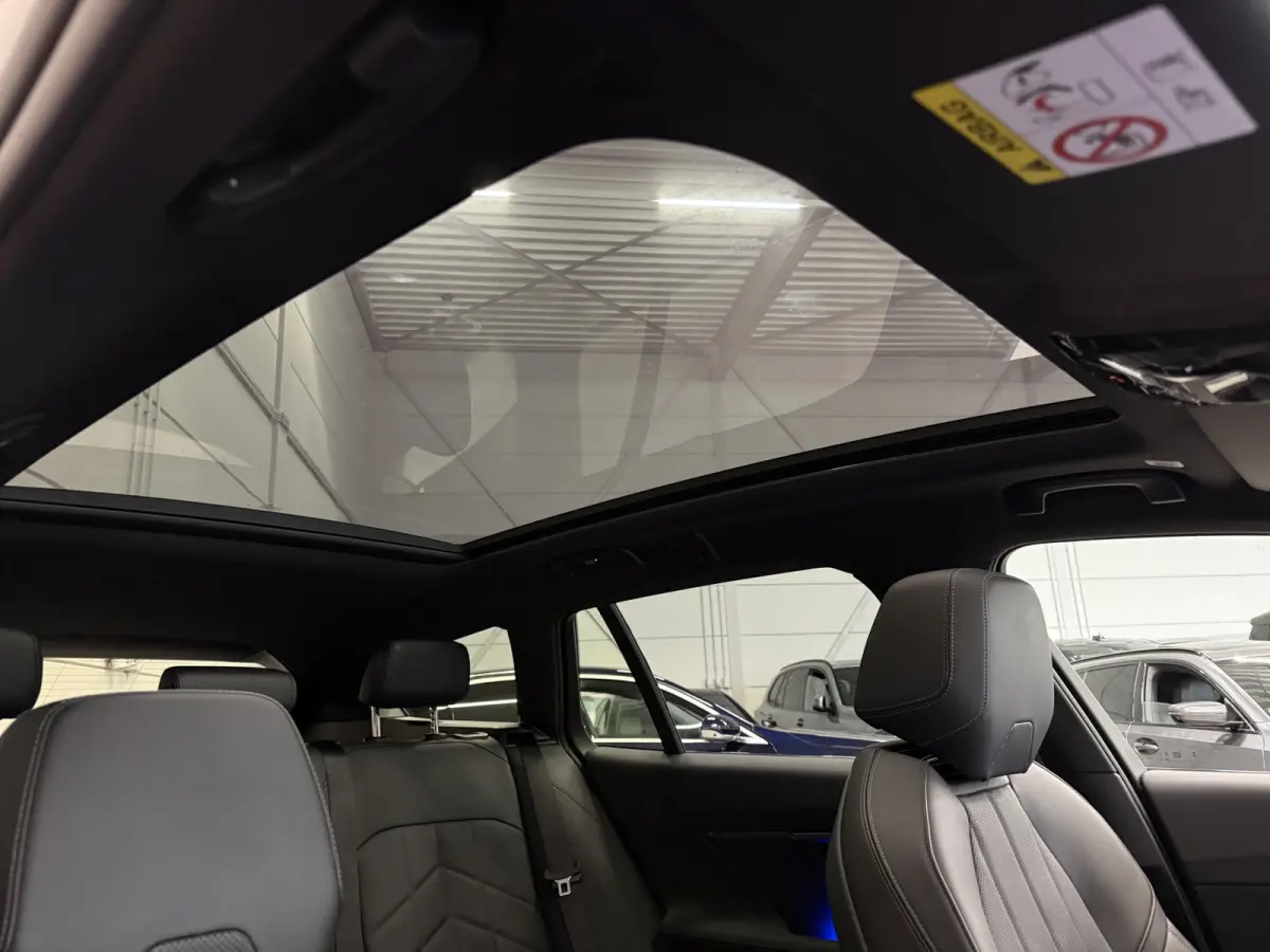 520i M-Sport PANO/TREKHAAK/ICONIC/H&K/HEAD-UP/360CAMERA/VENTILATIE//DRIVING ASS.PRO/ADAPTIVE-LED/19"M-SPORT/STANDKACHEL/BROOKLYN-GRAU/FABRIEKS-GARANTIE tm 05-2028, NET GROTE OH BEURT GEHAD B
