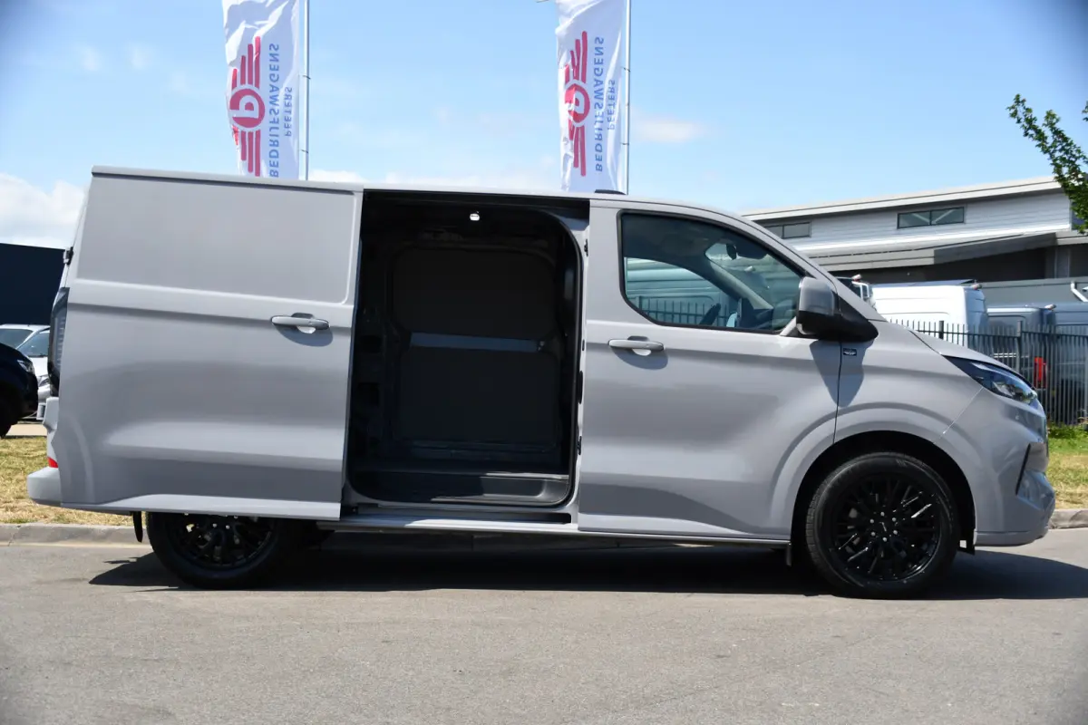 300 2.0 TDCI L1H1 Limited PB Edition Adaptieve Cruise, Camera, Carplay, 170pk, Stoelverwarming, LED, Automaat, Dodehoek, Uniek!