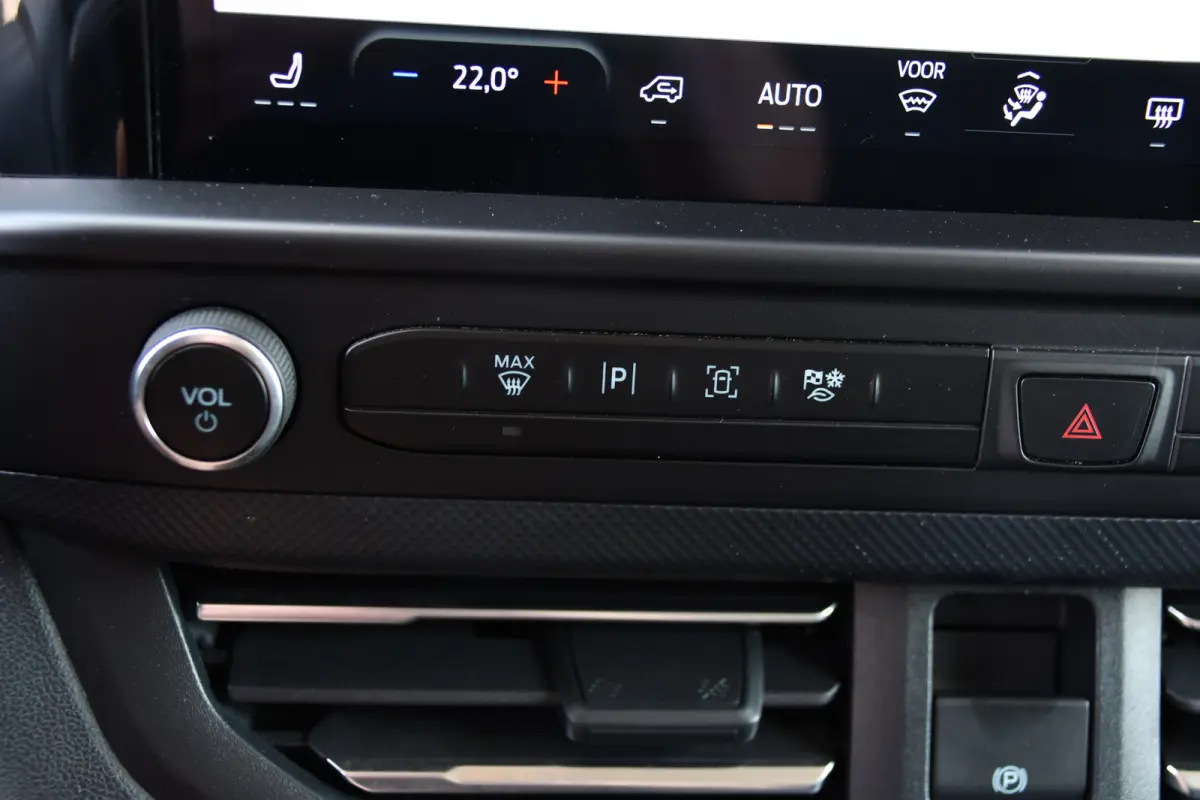 300 2.0 TDCI L1H1 Limited PB Edition Adaptieve Cruise, Camera, Carplay, 170pk, Stoelverwarming, LED, Automaat, Dodehoek, Uniek!