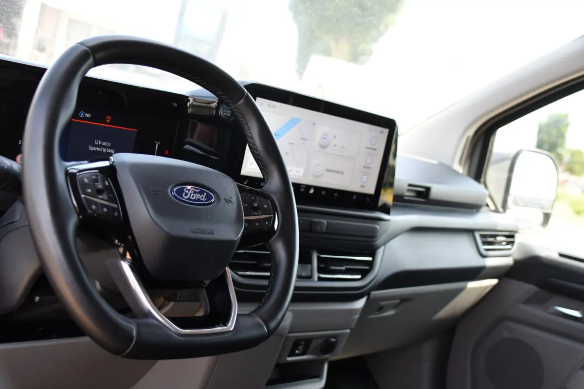 300 2.0 TDCI L1H1 Limited PB Edition Adaptieve Cruise, Camera, Carplay, 170pk, Stoelverwarming, LED, Automaat, Dodehoek, Uniek!
