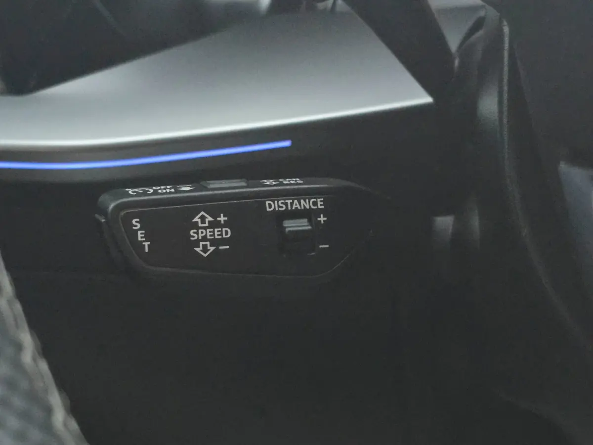 40 TFSI e RS3 Look / B & O / Acc / Lane Assist / Dode Hoek / Dig Cockpit / Navi / Ecc / Elek Pakket / Allu Velge