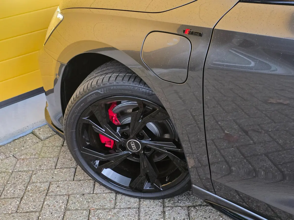 40 TFSI e RS3 Look / B & O / Acc / Lane Assist / Dode Hoek / Dig Cockpit / Navi / Ecc / Elek Pakket / Allu Velge